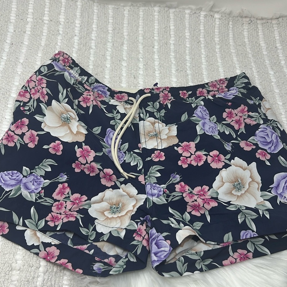 GANT Rugger Floral Swim Trunk Men’s Small inseam 2” Nylon Swimwear